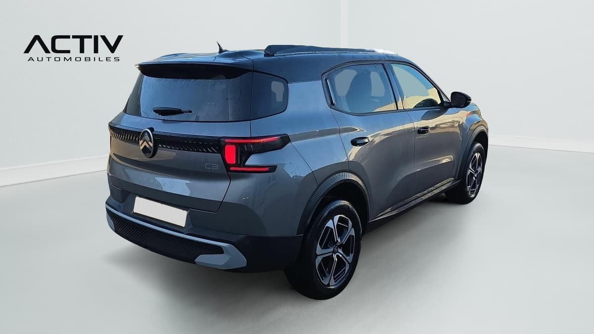Citroën C3 Aircross : arrière trois quarts droit avec toit noir bi-ton et feux arrière à LED
