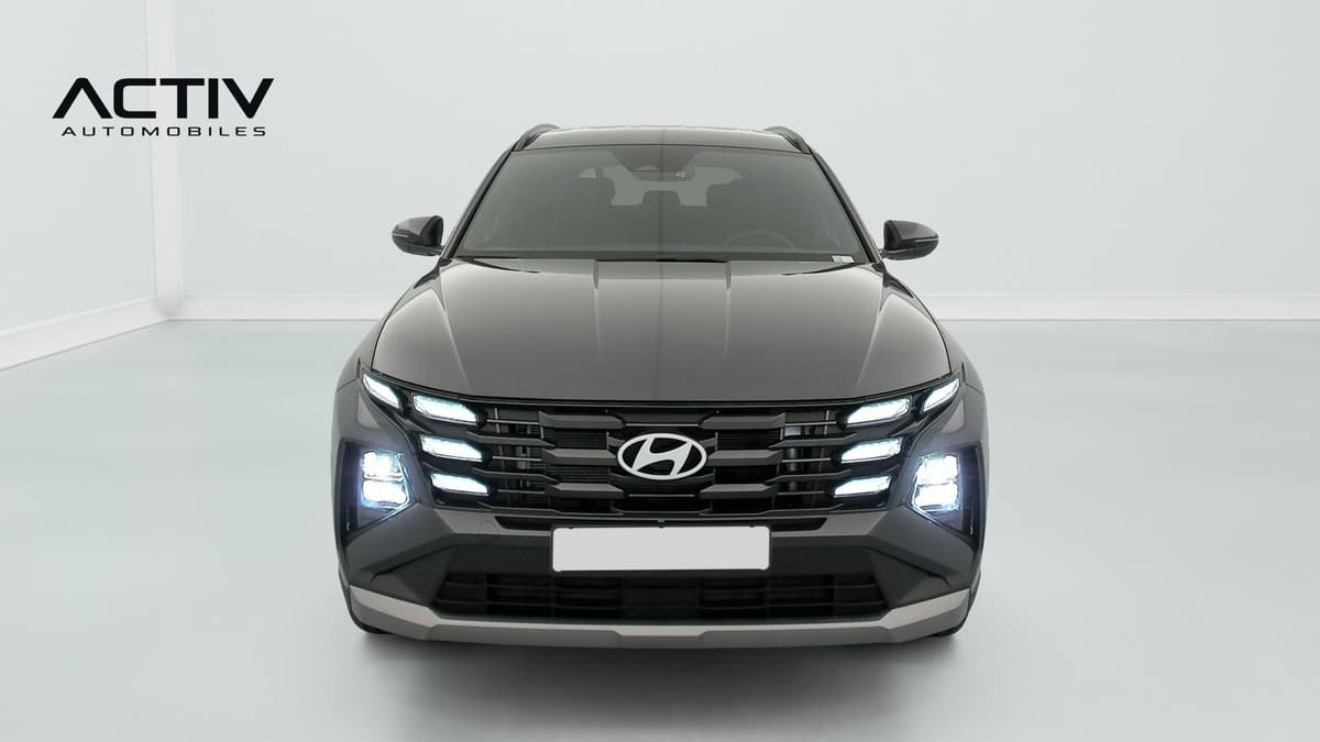 Hyundai Tucson : face avant avec calandre large et feux à LED allumés