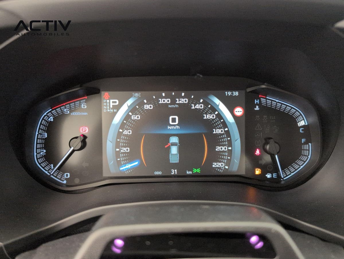 Isuzu D-MAX : combiné d'instruments avec compte-tours, écran numérique central et jauges