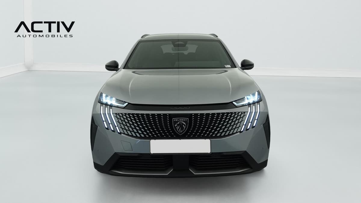 Peugeot 5008 : face avant avec calandre, feux diurnes à LED et pare-chocs noir