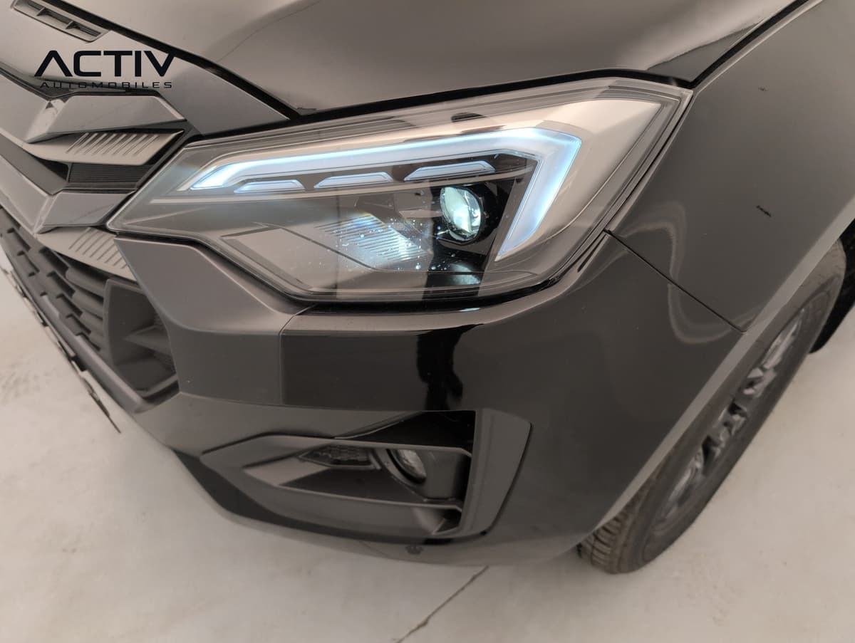 Isuzu D-MAX : optique avant à LED avec feu anti-brouillard intégré au pare-chocs