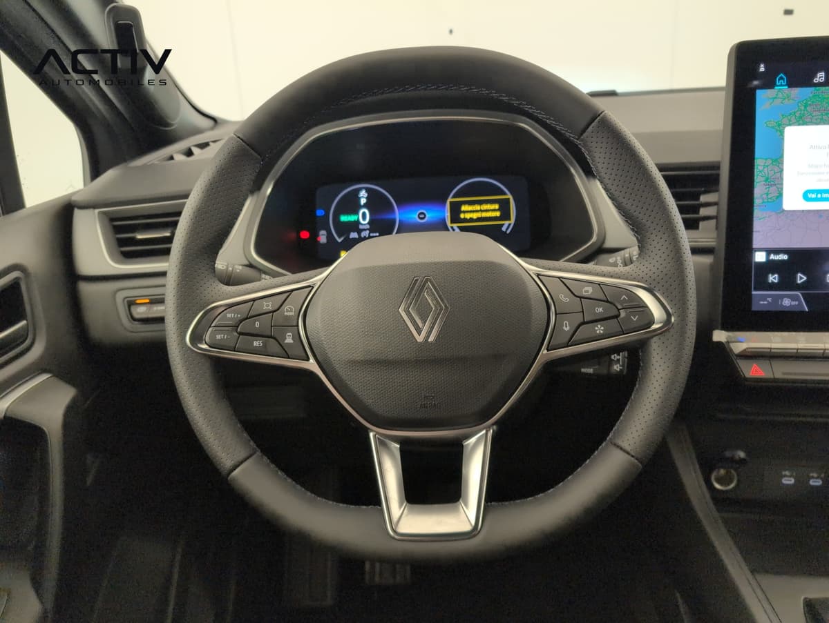 Renault Captur : volant gainé avec commandes au volant devant le combiné numérique