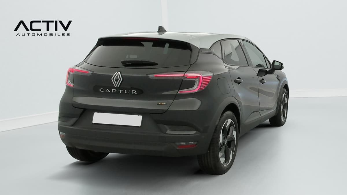 Renault Captur : arrière trois quarts droit, noir avec toit gris, feux LED et jantes aluminium