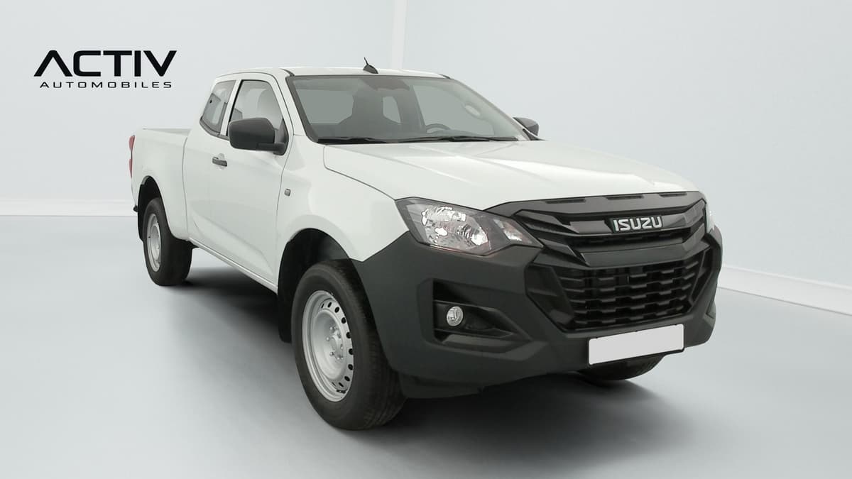 Isuzu D-MAX : pick-up blanc vu de l'avant trois quarts droit, calandre noire et phare avant