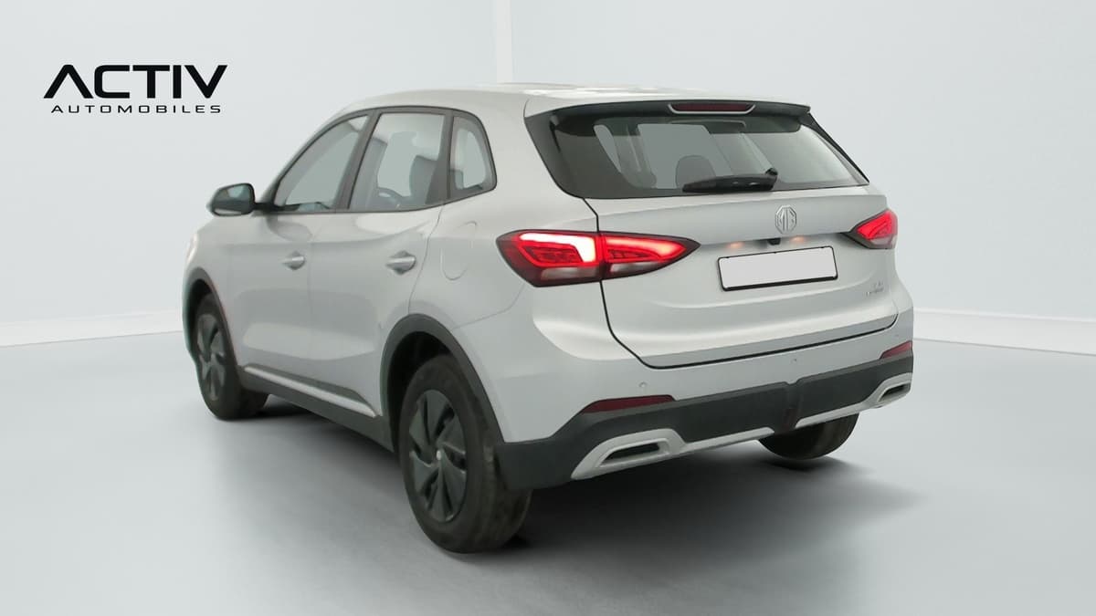 Mg ZS : arrière trois quarts gauche avec feux à LED et jantes acier à enjoliveur noir