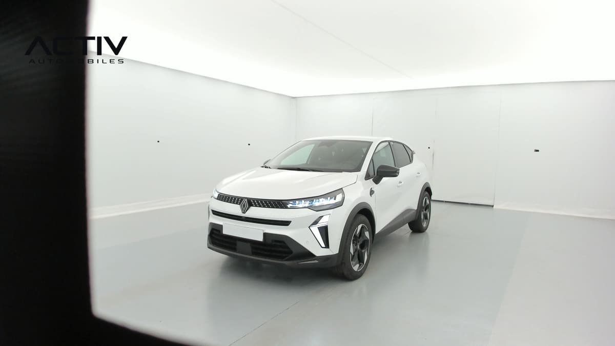 Renault Captur : vue avant trois quarts droit, carrosserie blanche et jantes aluminium