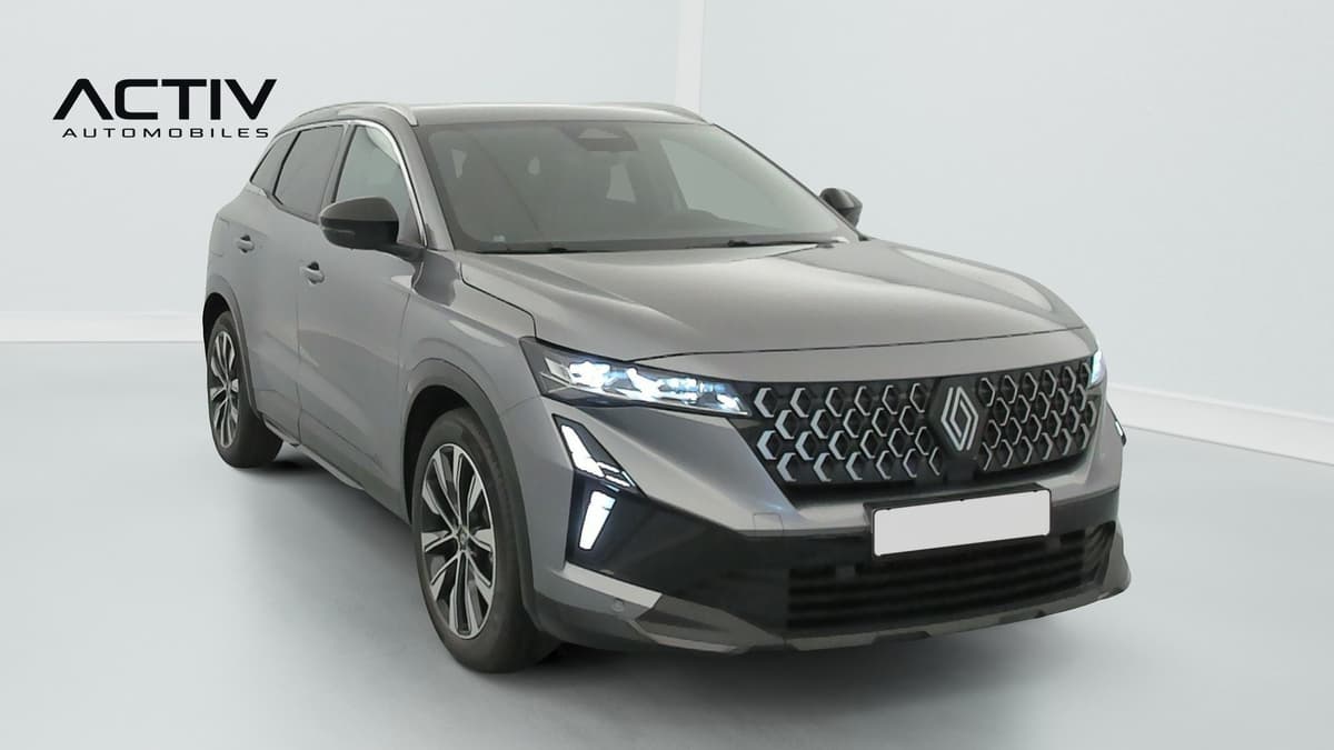 Renault Austral : avant trois quarts droit avec jantes alliage bicolores et feux LED