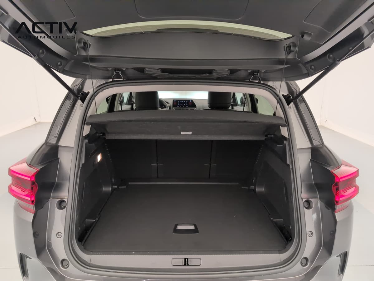Citroën C5 Aircross : coffre ouvert avec cache-bagages et plancher plat