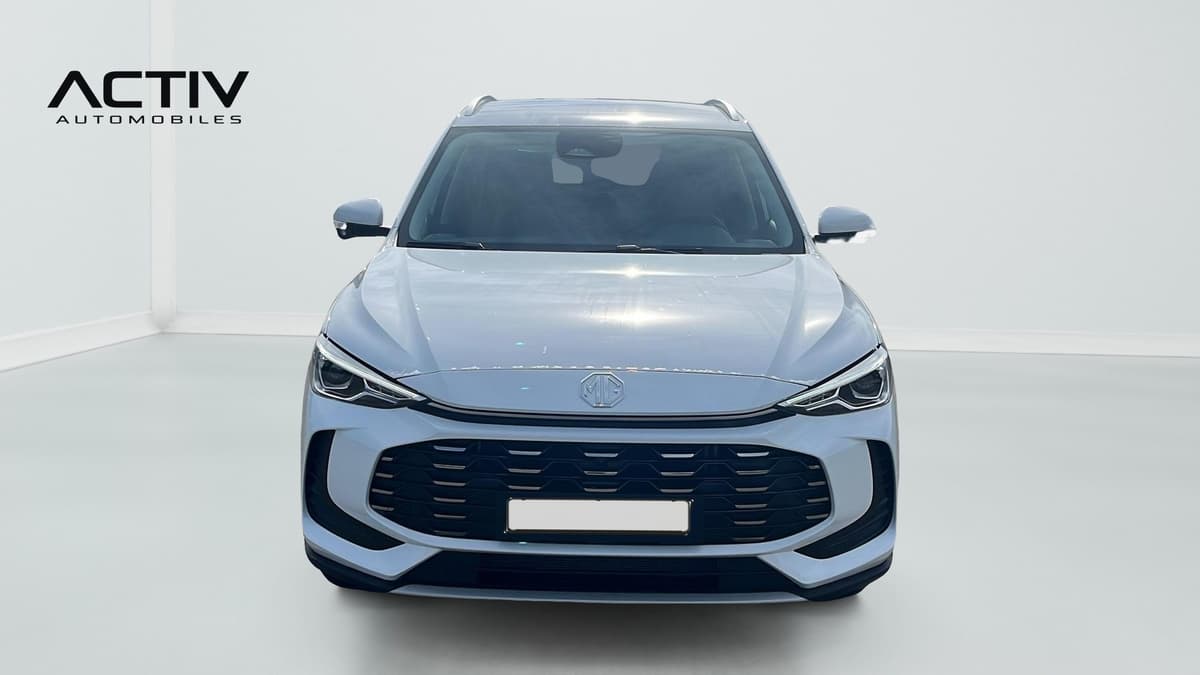 Mg ZS : face avant avec calandre ajourée, phares à LED et rails de toit