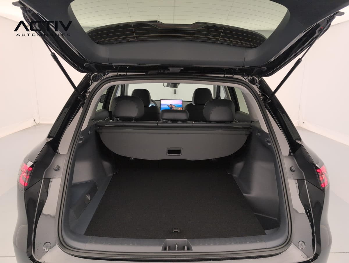 Geely Starray : coffre ouvert avec cache-bagages tendu et plancher recouvert de moquette