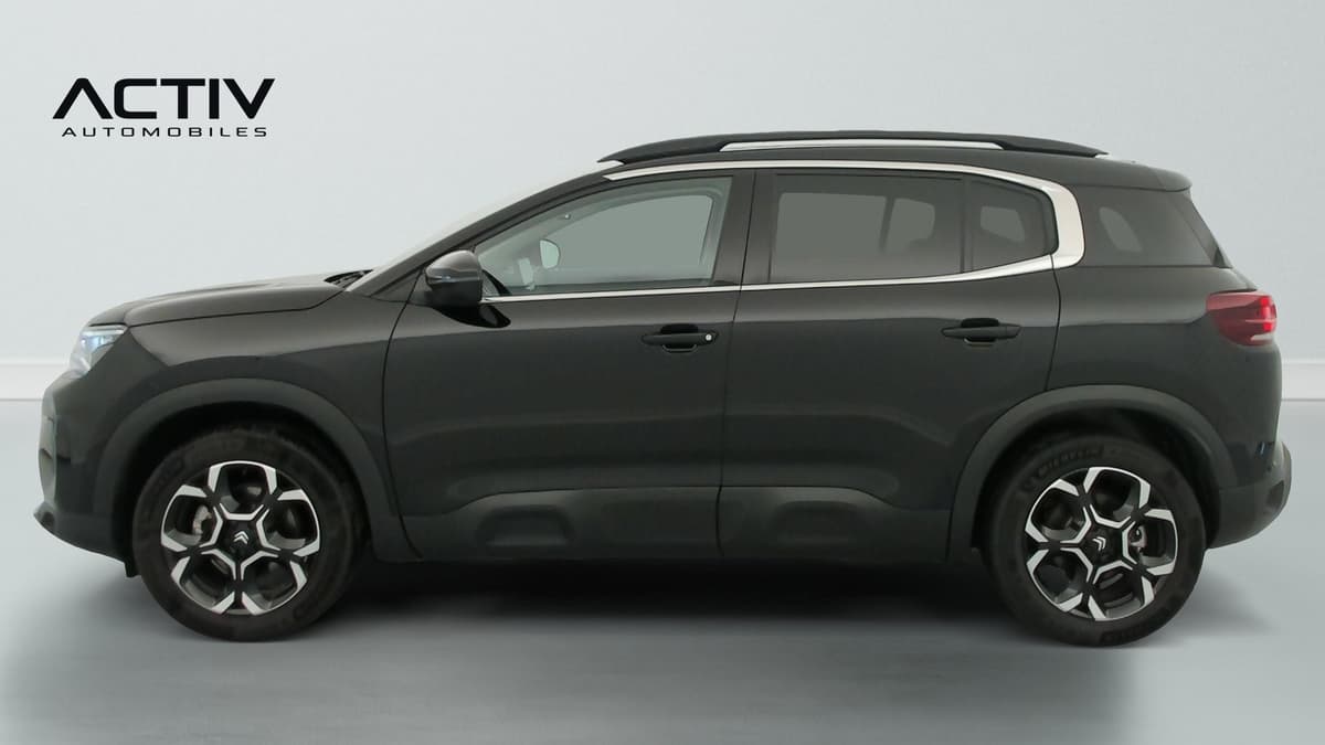 Citroën C5 Aircross : profil gauche complet avec jantes bi-ton et barres de toit