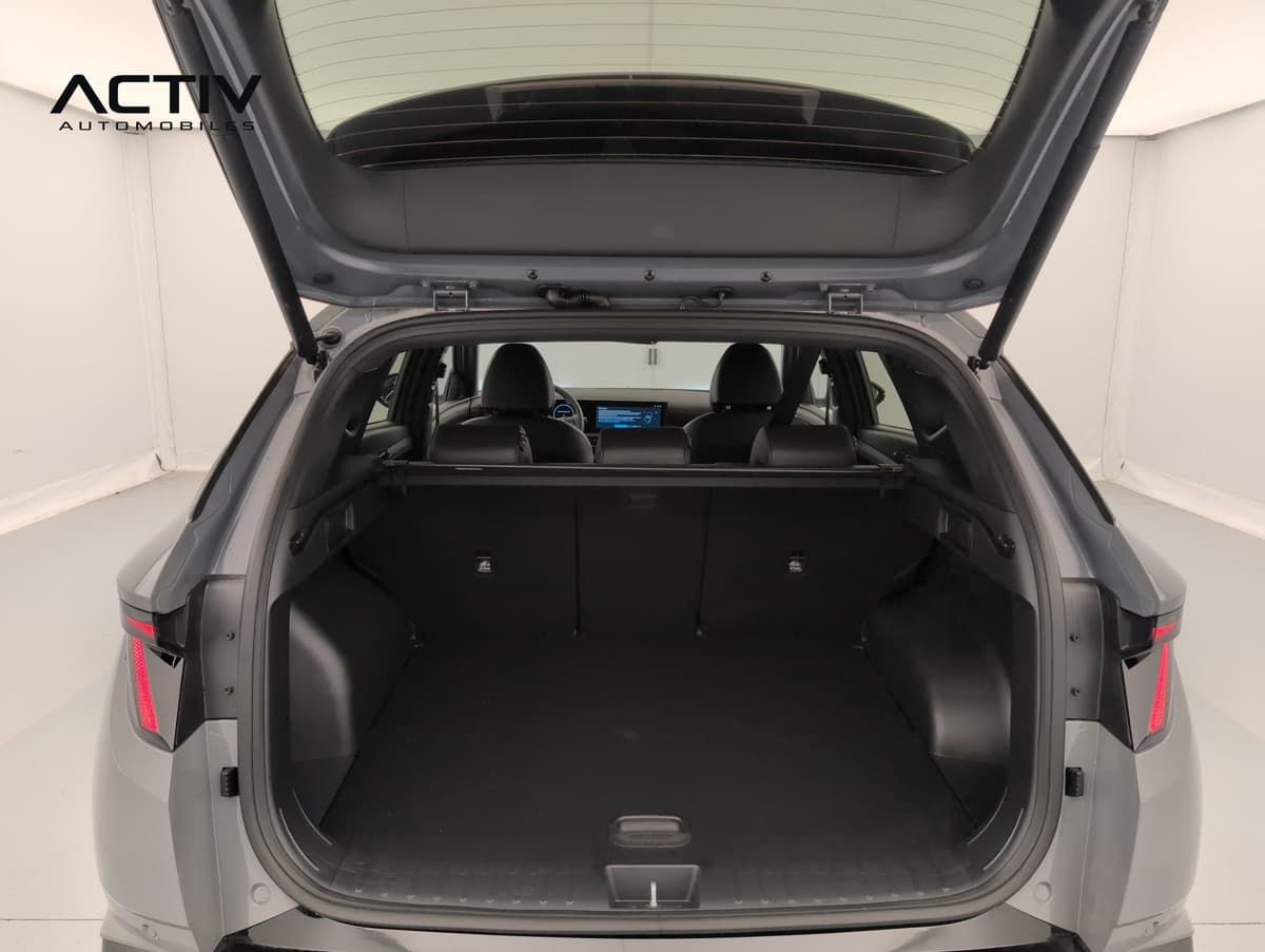 Hyundai Tucson : coffre ouvert avec tablette cache-bagages et plancher plat