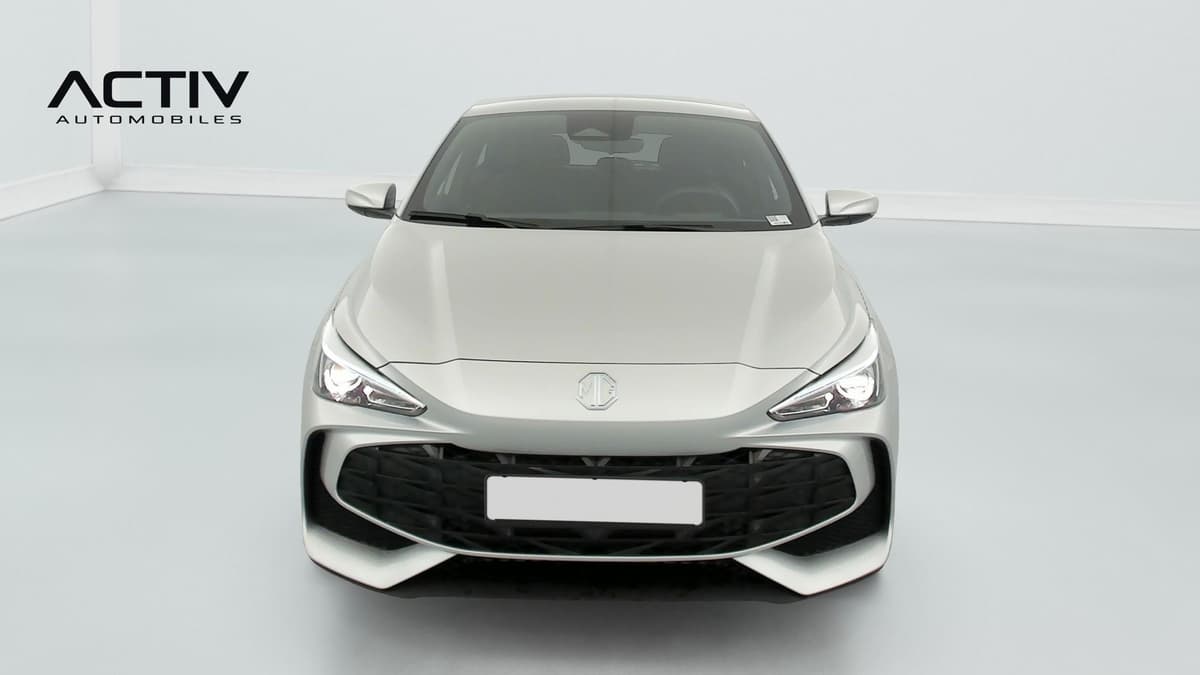 Mg MG3 : face avant d'une citadine grise avec optiques fines et large entrée d'air