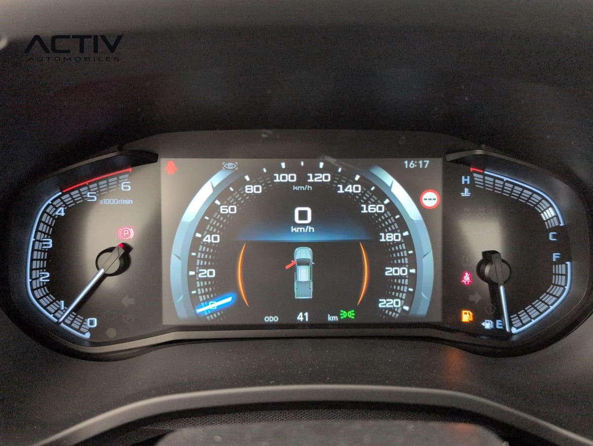 Isuzu D-MAX : combiné d'instruments avec compteur central et écran de bord numérique