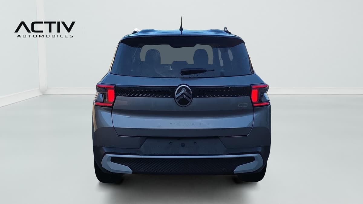 Citroën C3 Aircross : face arrière avec feux à LED, lunette surteintée et barres de toit noires