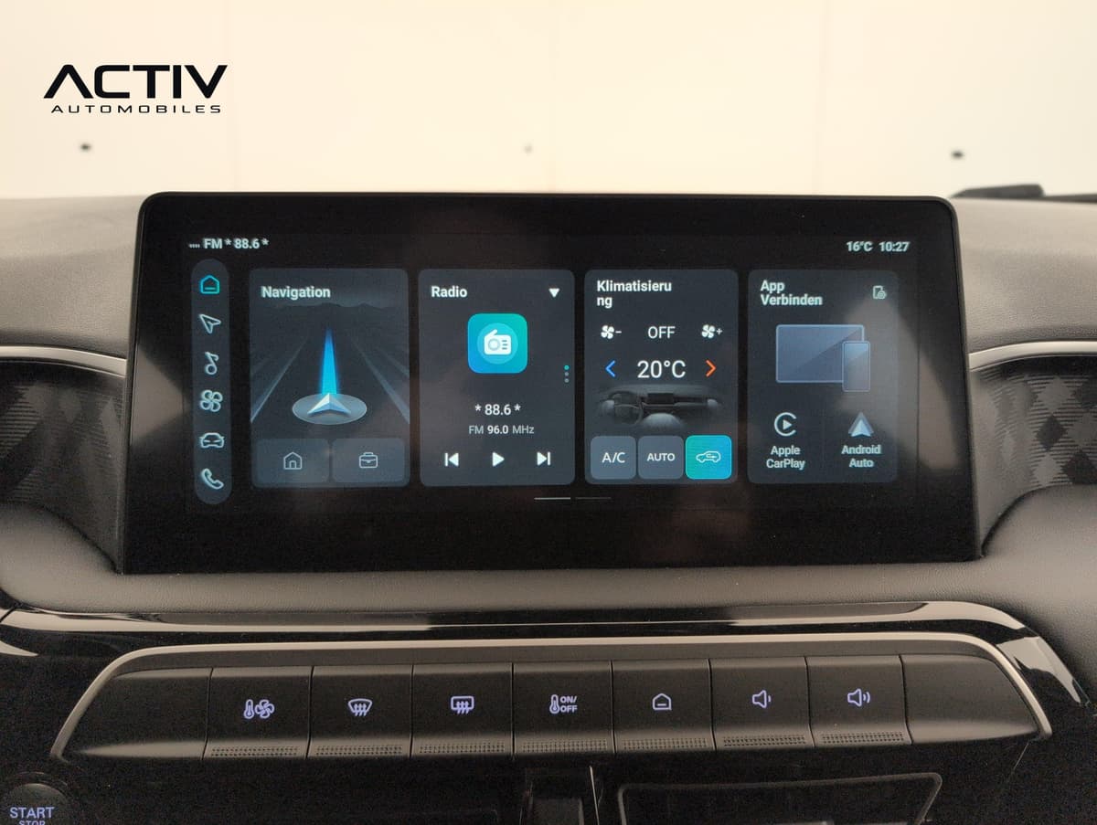 Mg MG3 : écran tactile central avec navigation, radio, climatisation et boutons en dessous