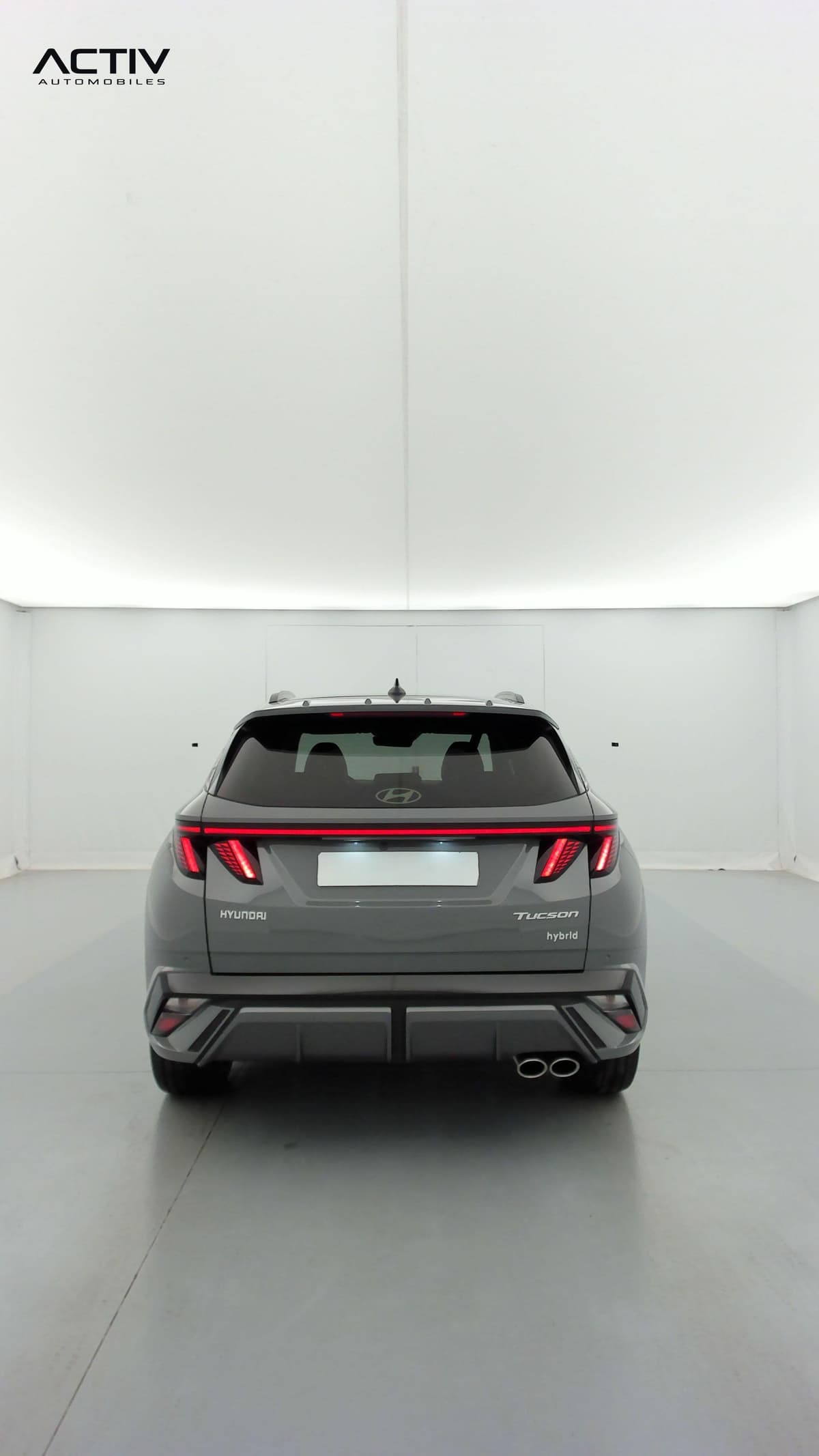 Hyundai Tucson : face arrière avec bandeau lumineux rouge et double sortie d'échappement