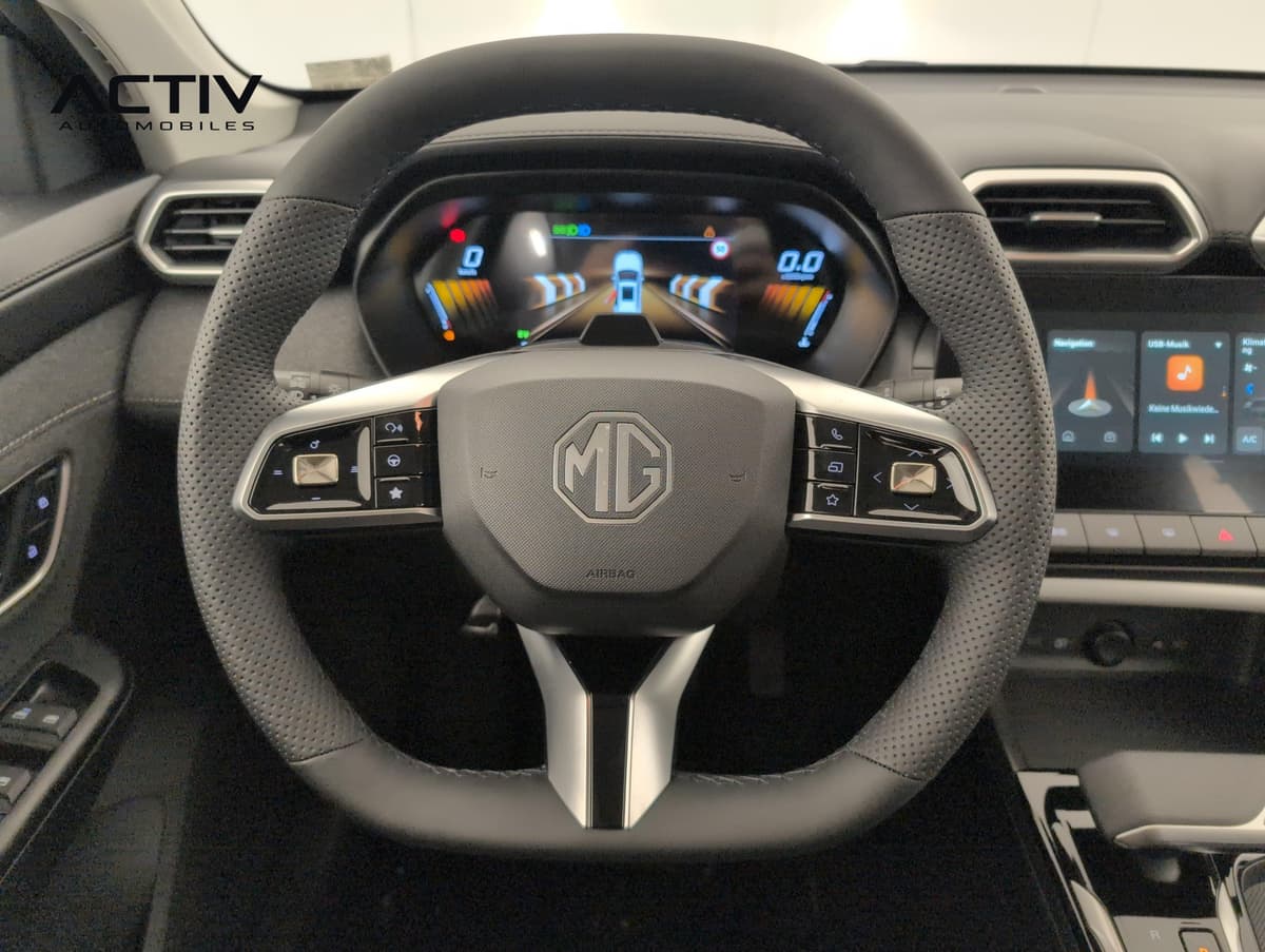 Mg ZS : volant multifonction à commandes intégrées devant le compteur numérique