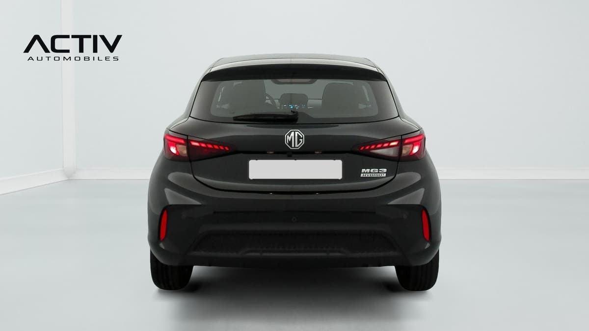 Mg MG3 : face arrière avec feux à LED, essuie-glace arrière et capteurs de stationnement