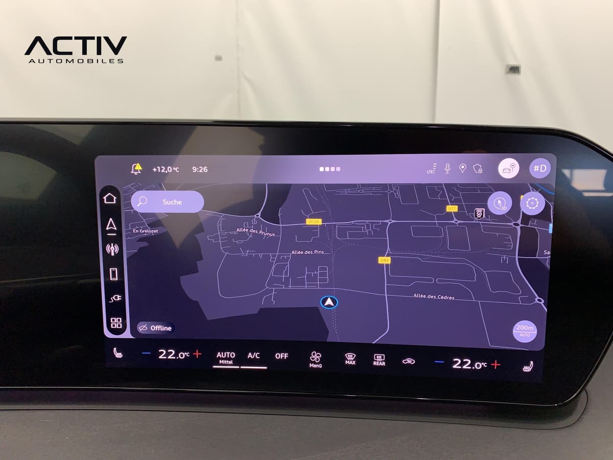 Audi Q3 Sportback Hybride : écran central tactile avec carte de navigation et commandes de climatisation