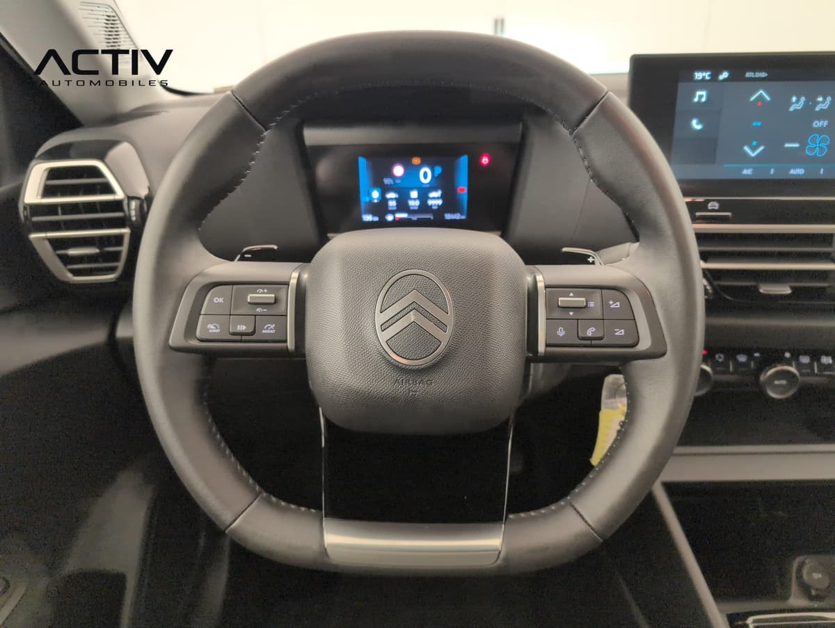 Citroën C4 : volant à méplat avec commandes au volant et combiné numérique couleur