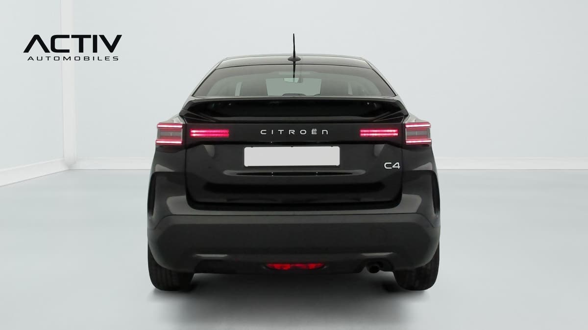 Citroën C4 : face arrière noire avec feux à LED et aileron de toit