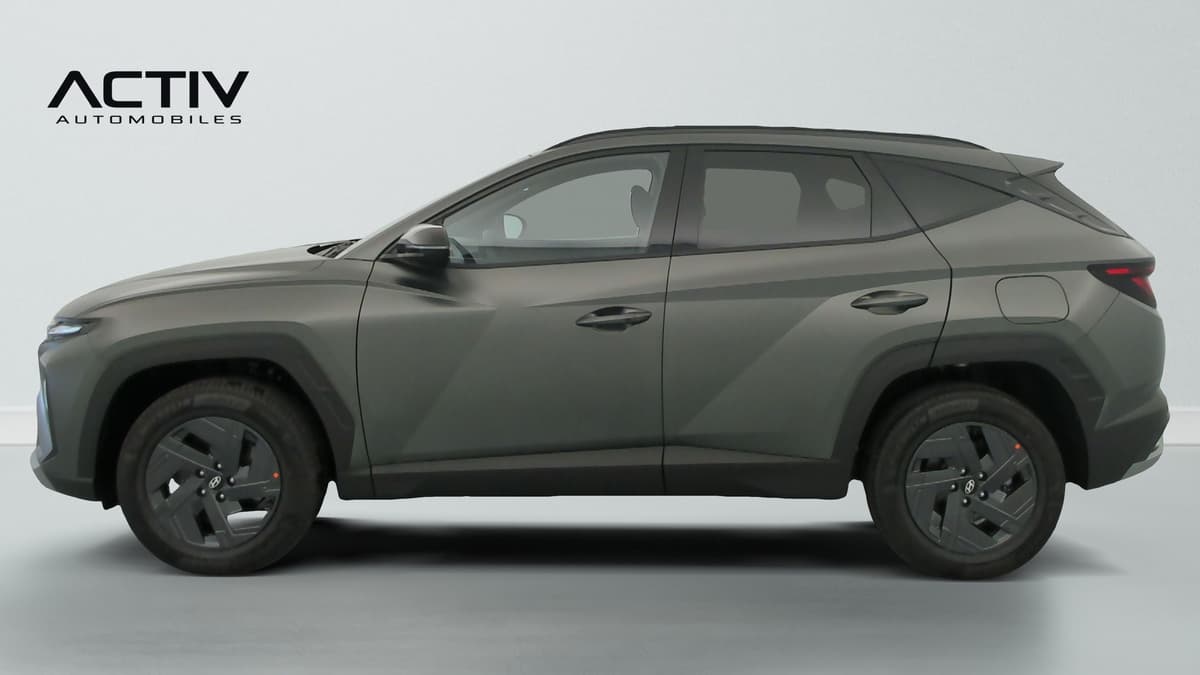 Hyundai Tucson : profil gauche du SUV vert mat avec jantes alliage sombres