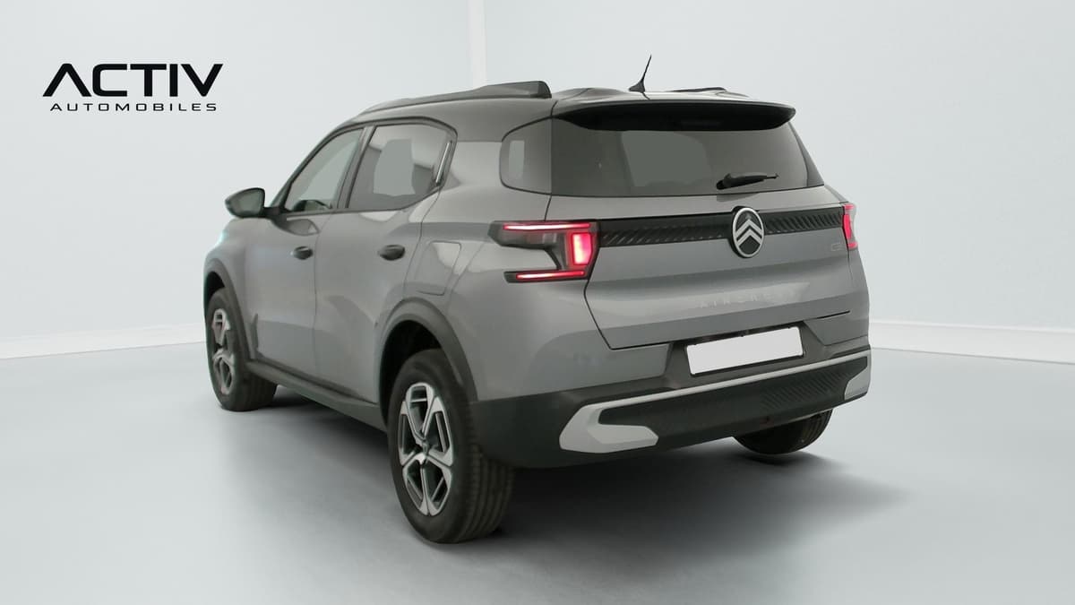 Citroën C3 Aircross : vue arrière trois quarts gauche, gris avec toit noir et feux à LED