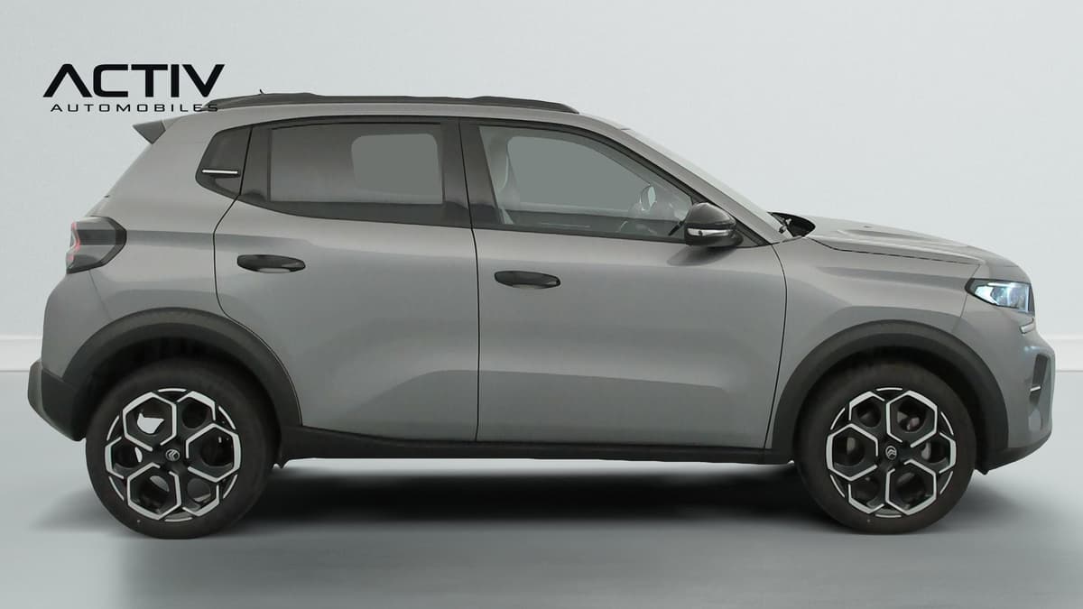 Citroën C3 : profil droit avec jantes alliage diamantées et barres de toit noires