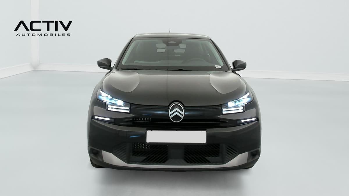 Citroën C4 : face avant noire avec projecteurs LED allumés et feux diurnes