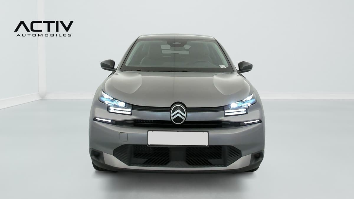 Citroën C4 : face avant grise avec projecteurs LED allumés et feux diurnes