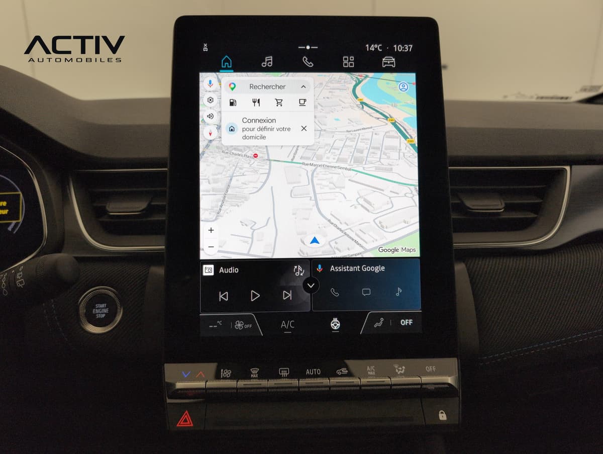 Renault Captur : écran tactile vertical avec navigation Google Maps et commandes de climatisation