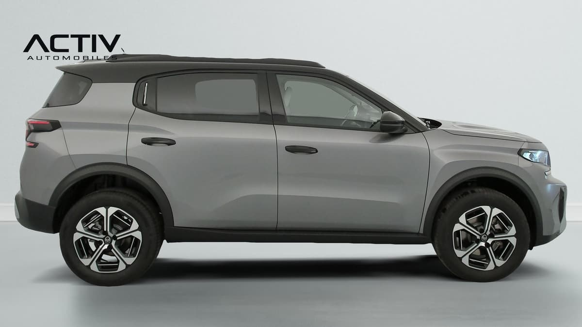 Citroën C3 Aircross : profil droit du SUV gris avec toit noir et jantes alliage bicolores