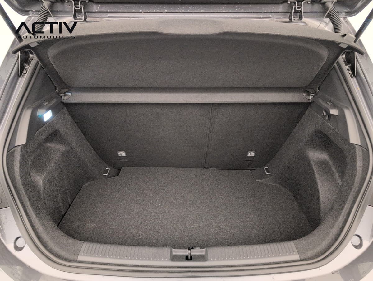 Mg MG3 : coffre ouvert avec plancher plat et cache-bagages en place