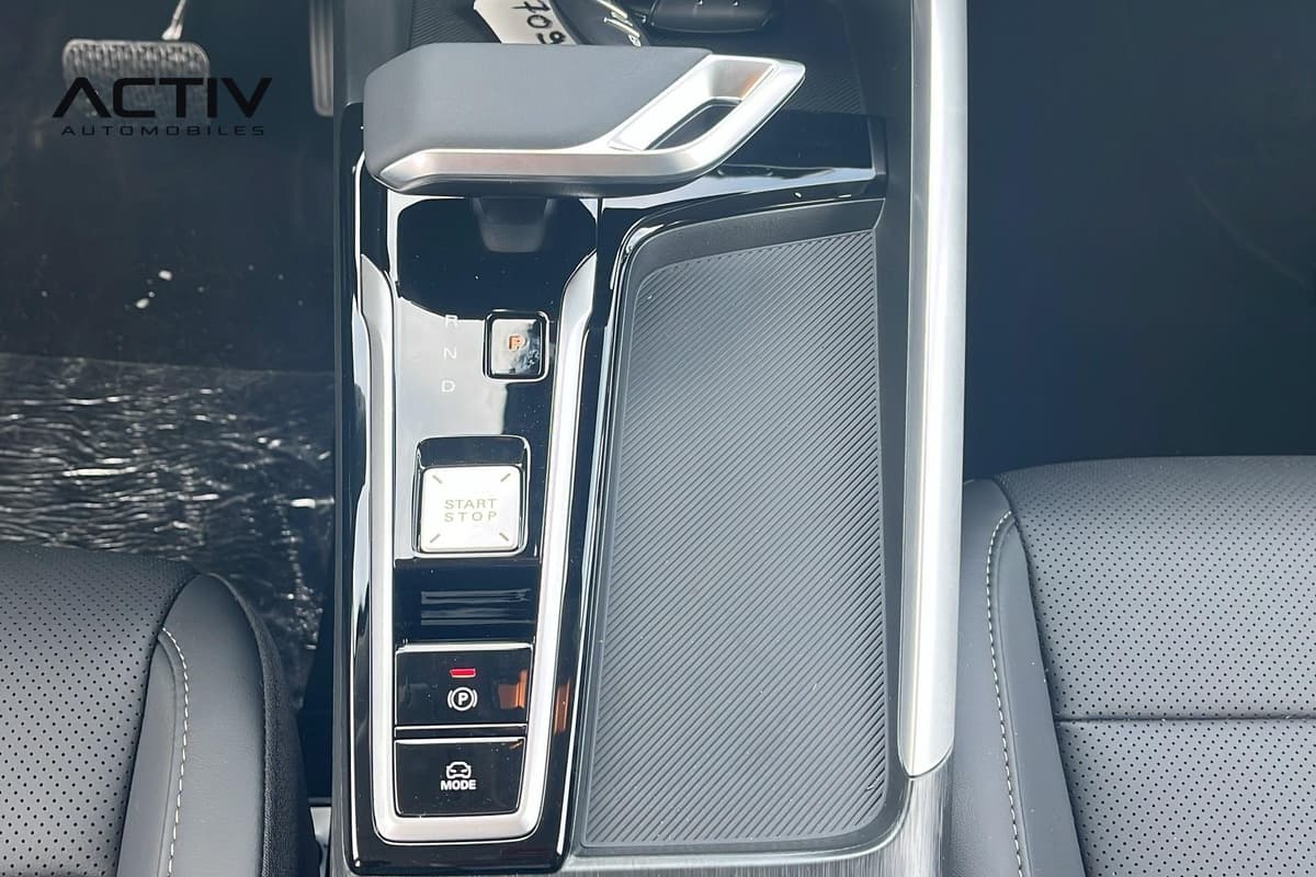 Mg ZS : console centrale avec levier de vitesses automatique et bouton start stop