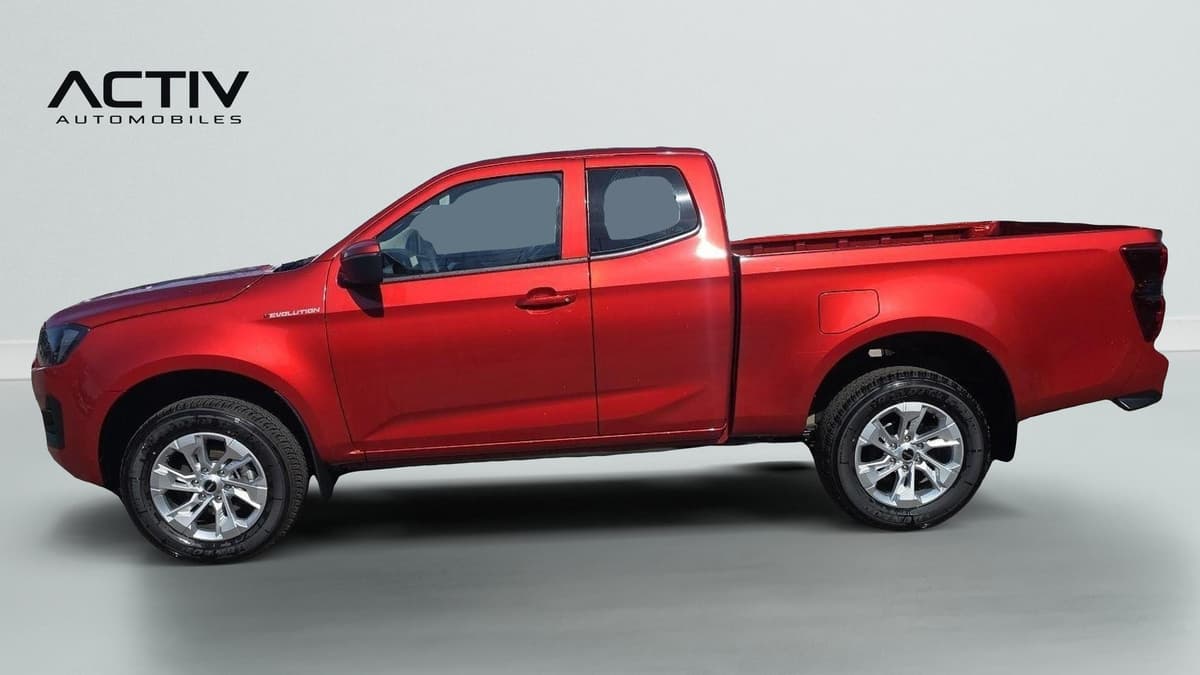 Isuzu D-MAX : profil gauche d'un pick-up à cabine étendue avec jantes alliage et benne