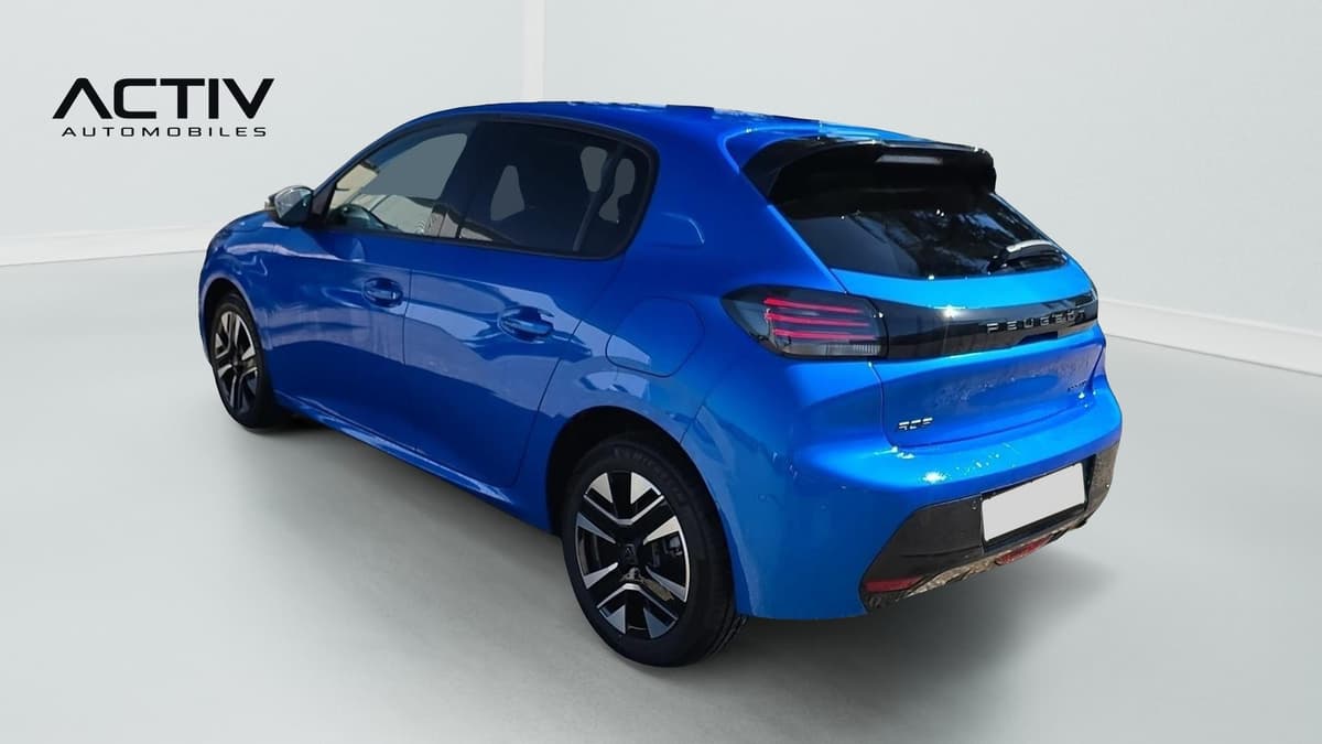 Peugeot 208 : vue arrière trois quarts gauche d'une citadine bleue avec jantes alliage bicolores