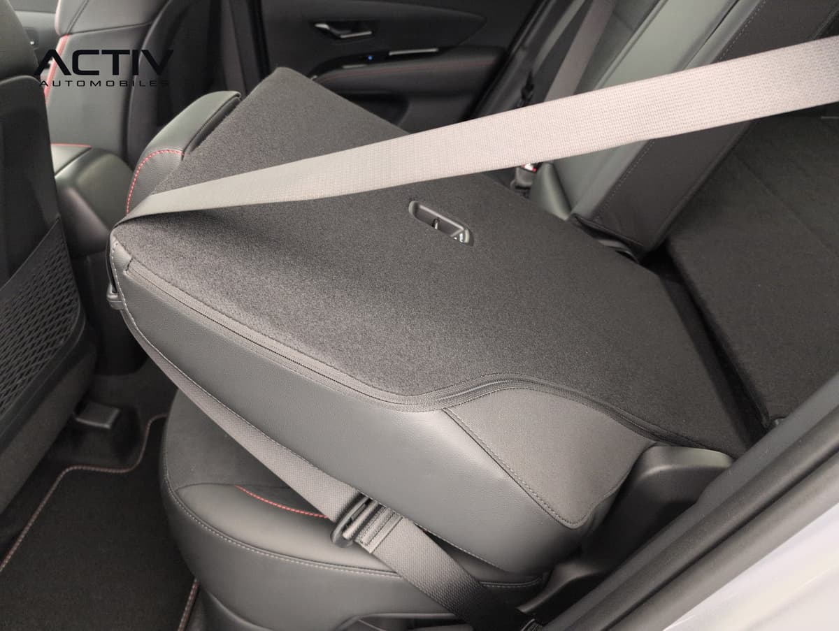 Hyundai Tucson : dossier de banquette arrière rabattu, vu par la portière ouverte