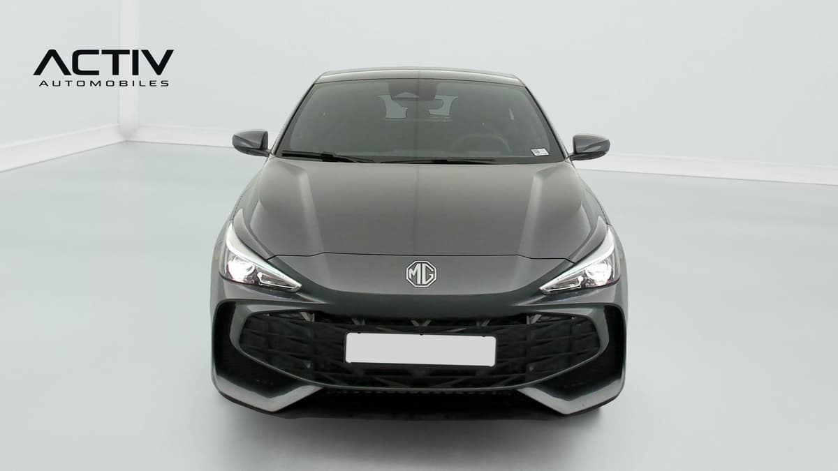 Mg MG3 : face avant grise avec optiques effilées et large entrée d'air noire