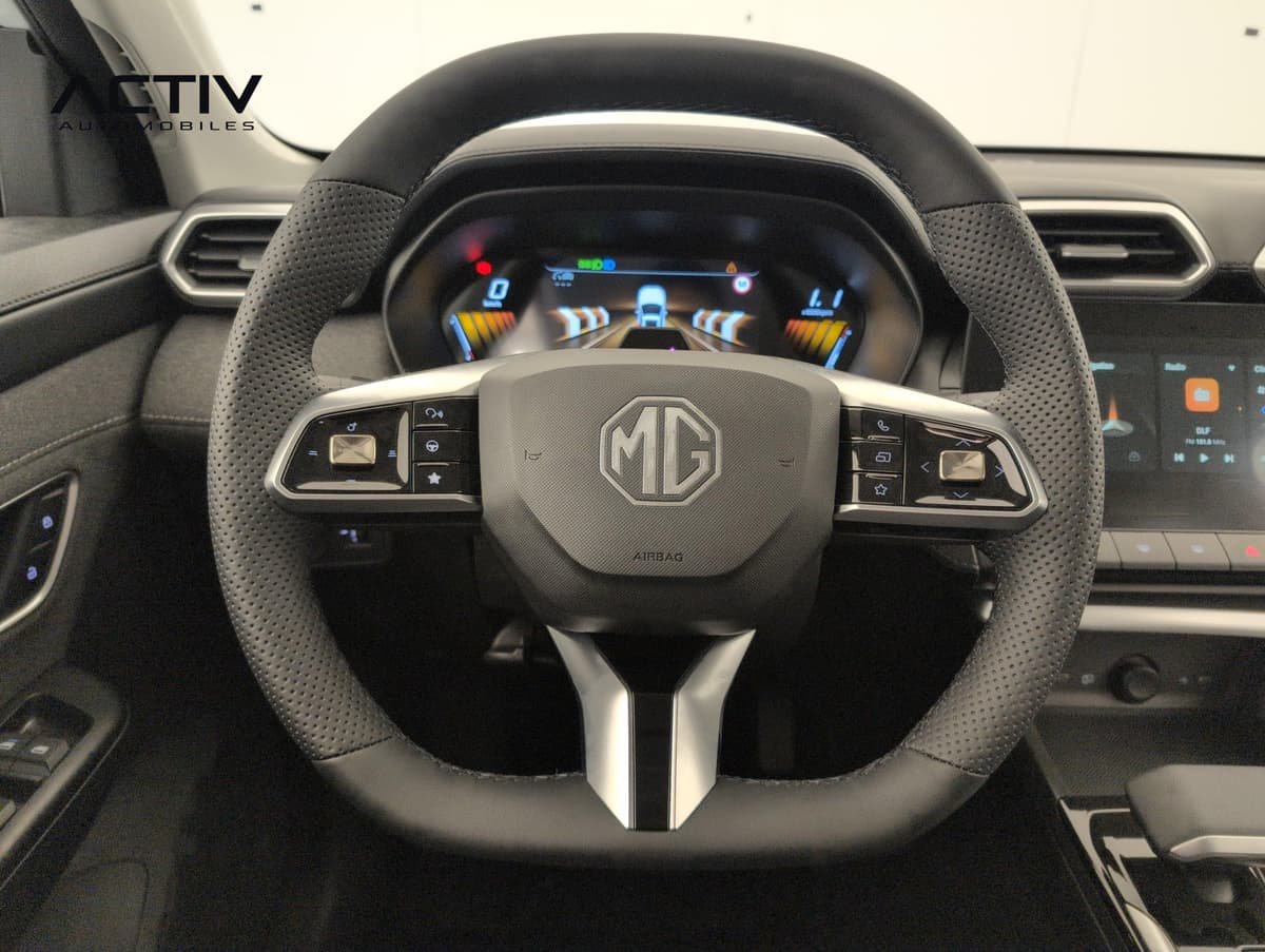 Mg ZS : volant multifonction à commandes intégrées devant le combiné numérique