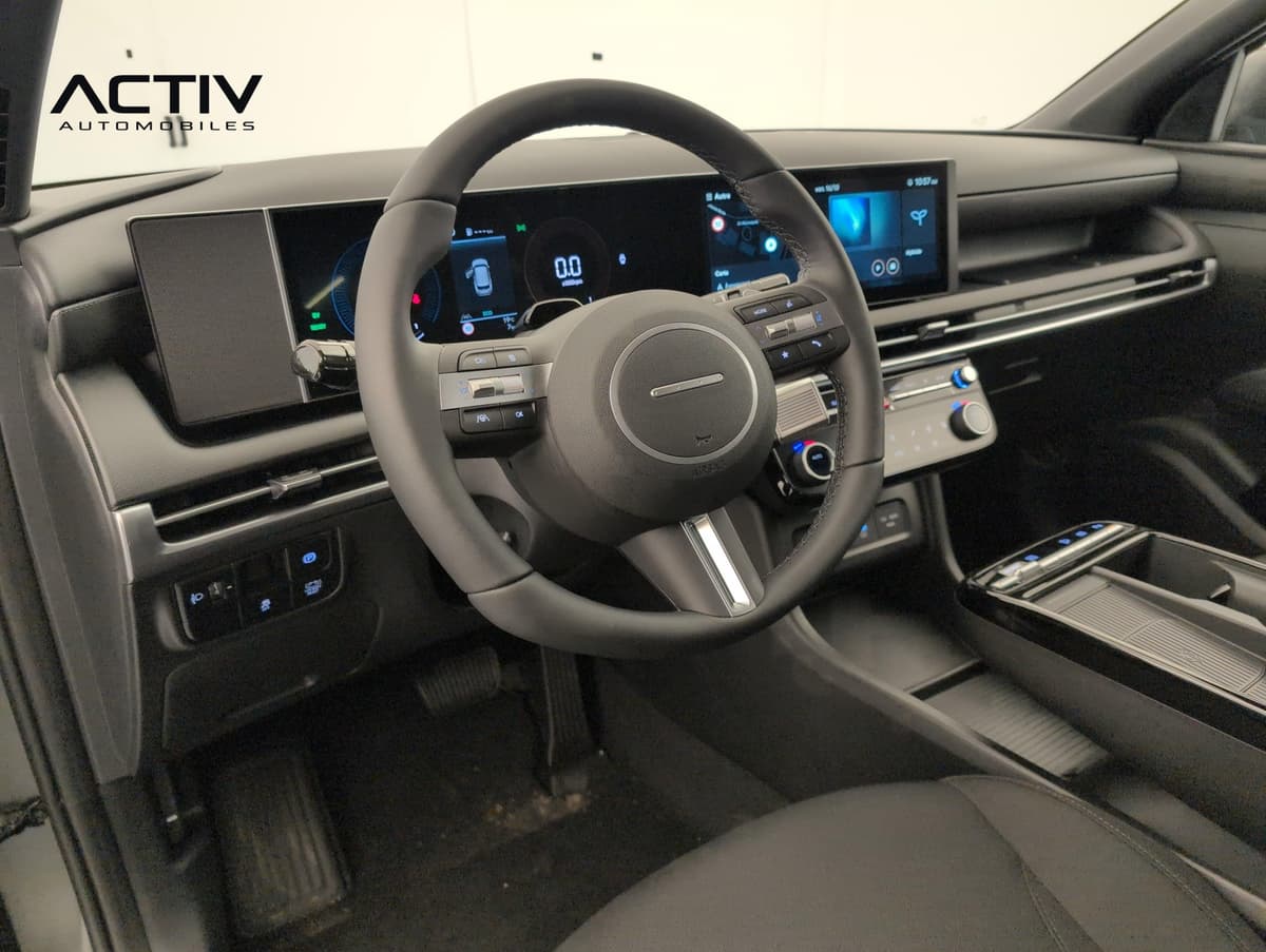 Hyundai Tucson : poste de conduite avec volant, combiné numérique et écran tactile large