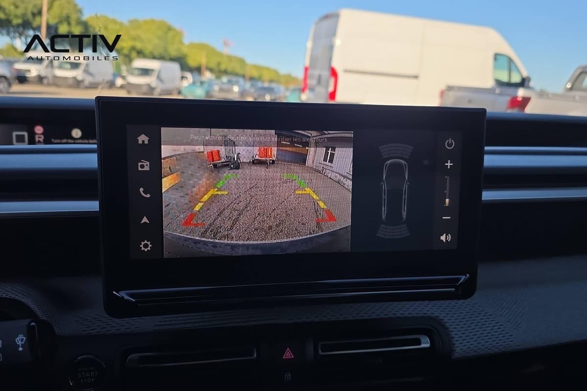 Citroën C3 Aircross : image de la caméra de recul avec lignes de guidage et aide au stationnement