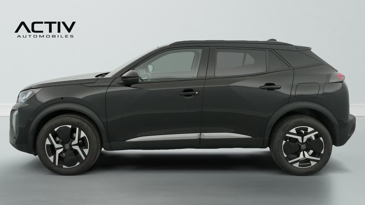 Peugeot 2008 : profil gauche d'un SUV noir avec jantes alliage et barres de toit