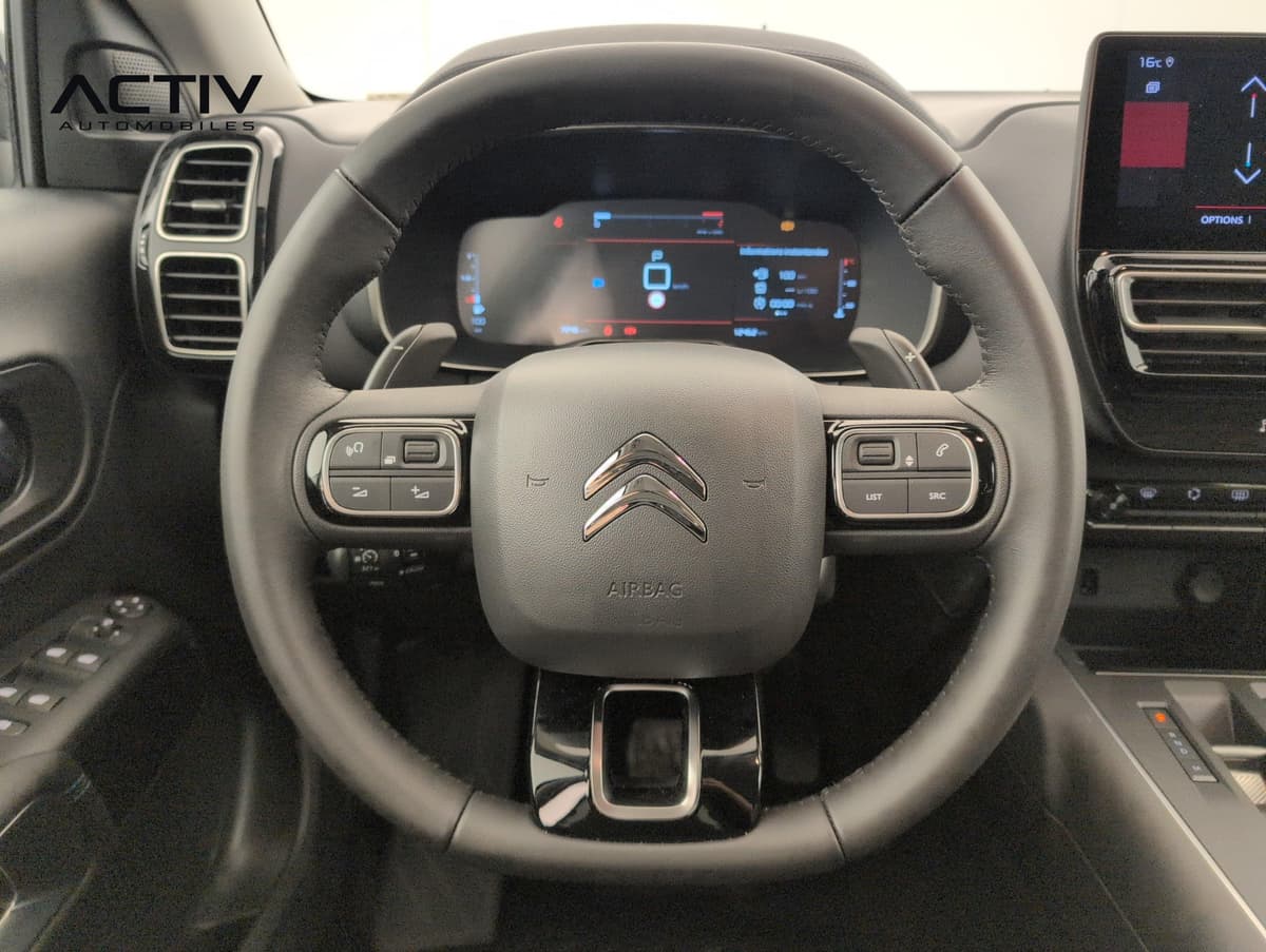 Citroën C5 Aircross : volant avec commandes au volant et combiné numérique derrière