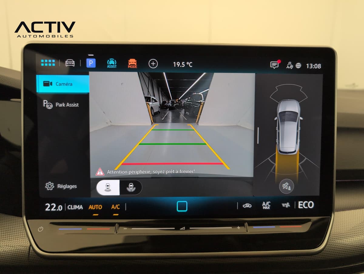Volkswagen Golf : image de la caméra de recul avec lignes de guidage et aide au stationnement