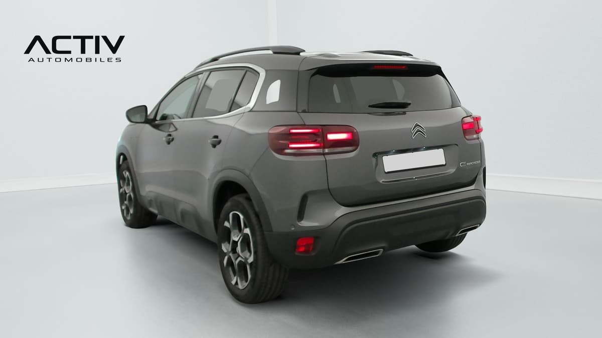 Citroën C5 Aircross : vue arrière trois quarts gauche avec feux à LED et jantes alliage bi-ton