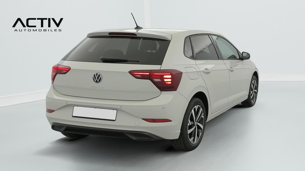 Volkswagen Polo : arrière trois quarts droit avec feux à LED, jantes alliage et antenne de pavillon
