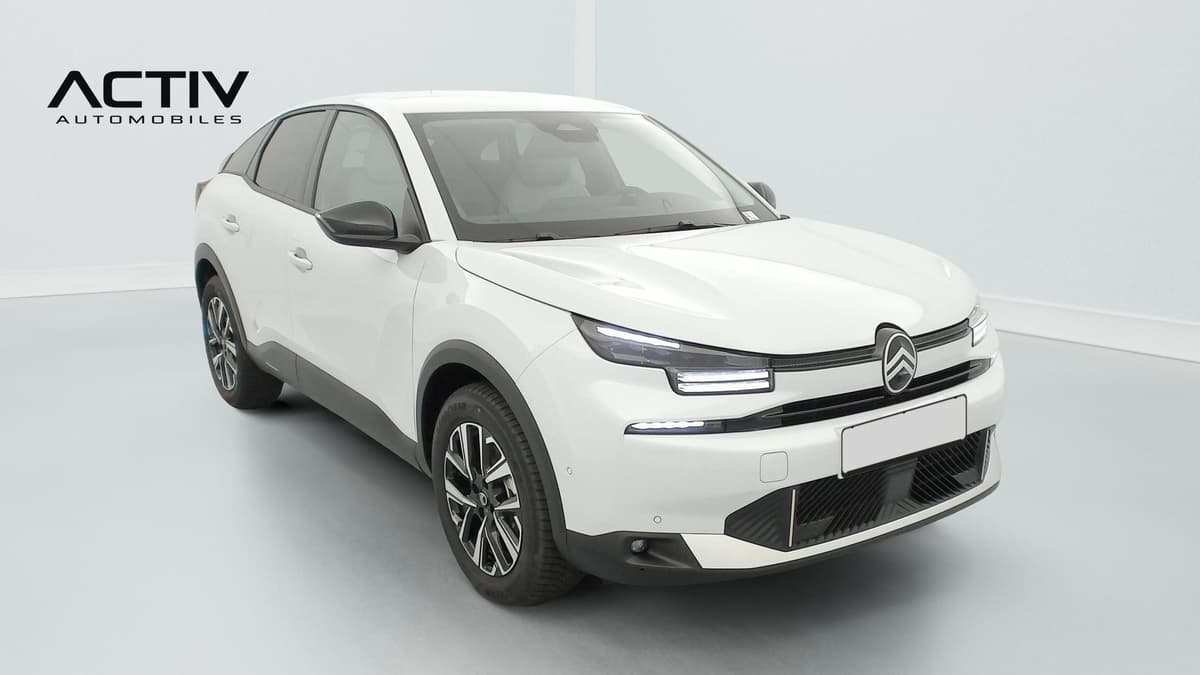 Citroën C4 : vue avant trois quarts droit, avec projecteurs LED et jantes alliage
