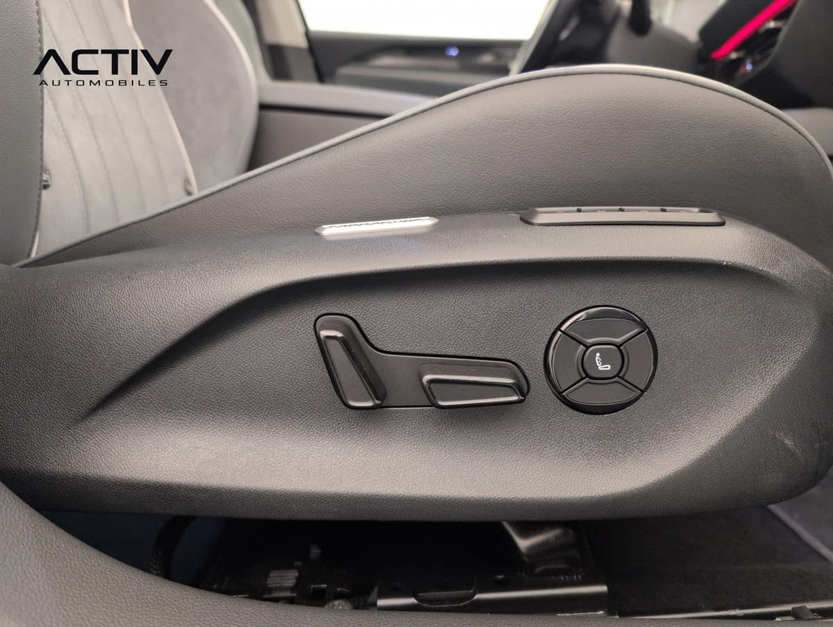Volkswagen Passat : commandes électriques de réglage du siège avant sur le flanc de l'assise