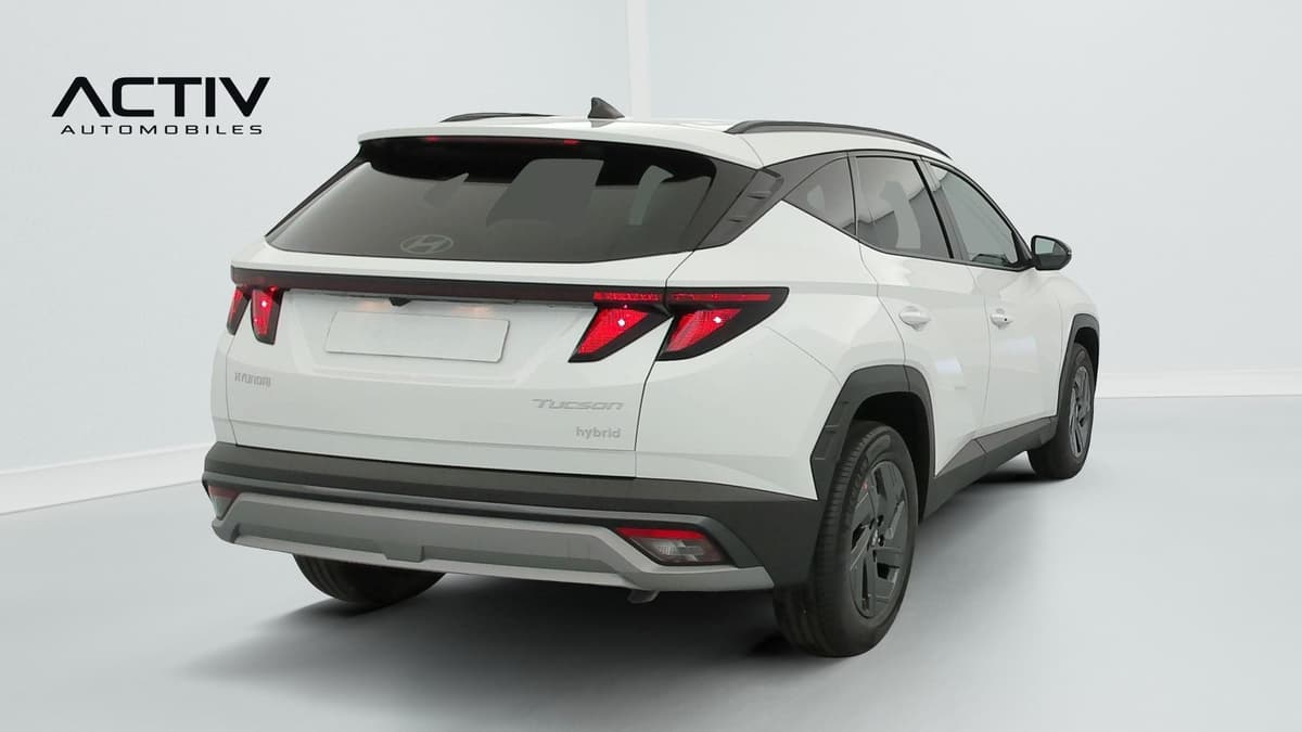 Hyundai Tucson : vue arrière trois quarts droit avec feux arrière et jante sombre